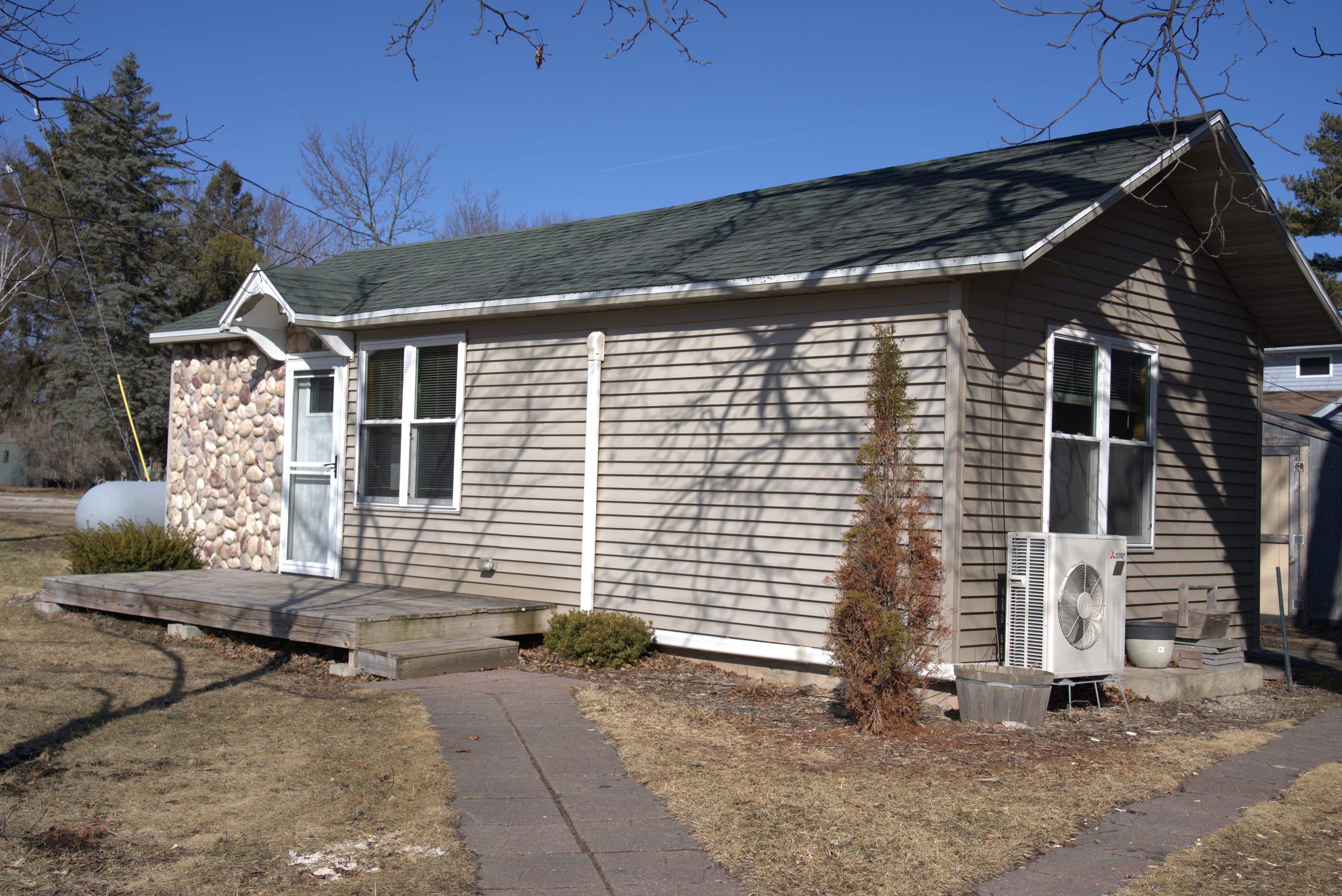Northern four-season cabin exterior