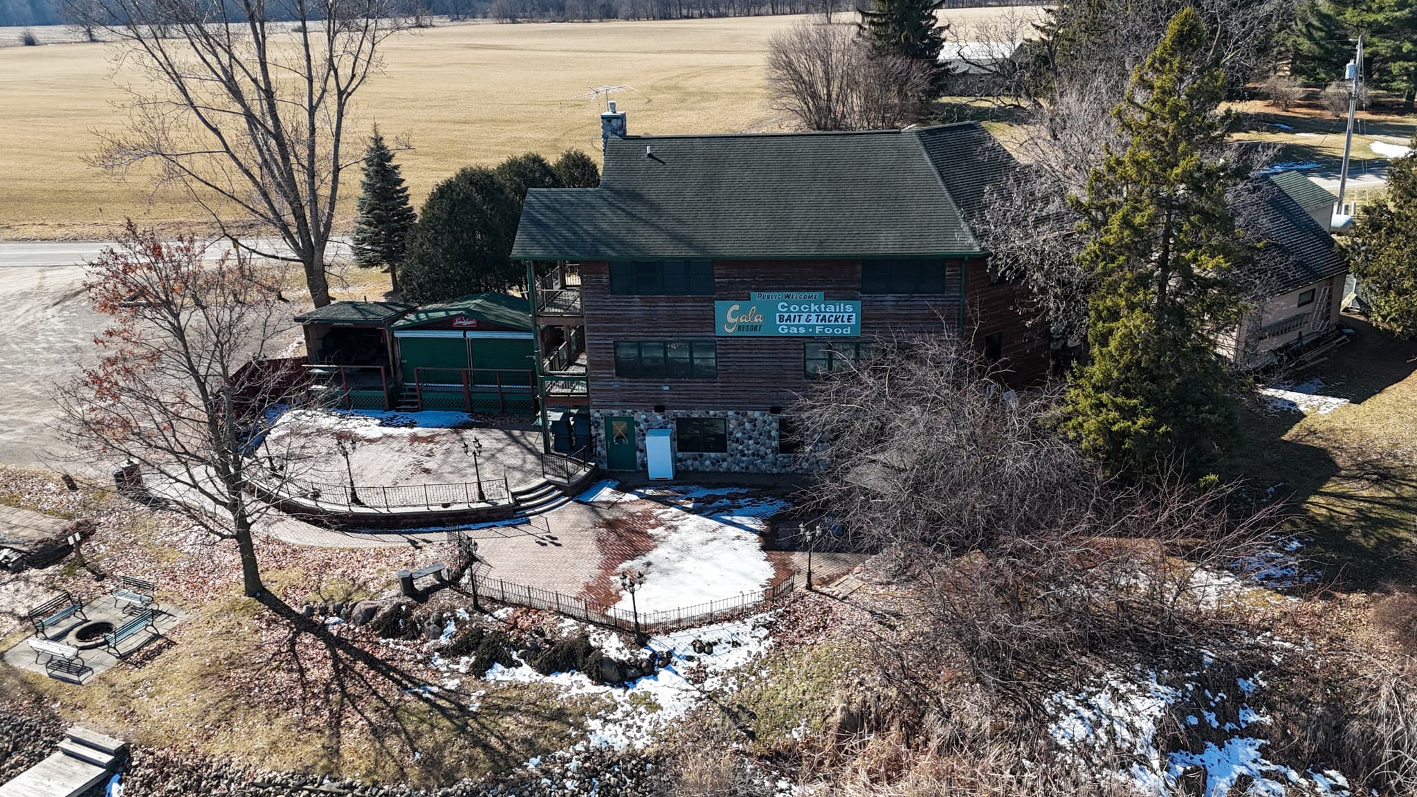 Riverfront seasonal sites along the Wolf River